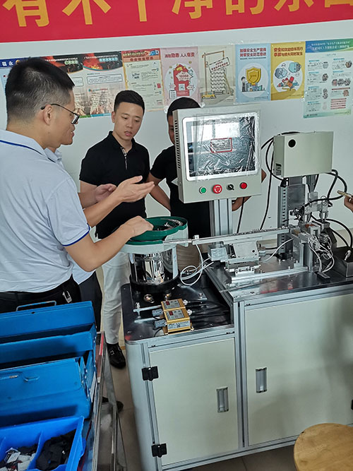 全自動點膠機生產(chǎn)客戶