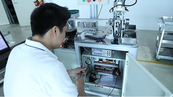 全自動點膠機(jī)