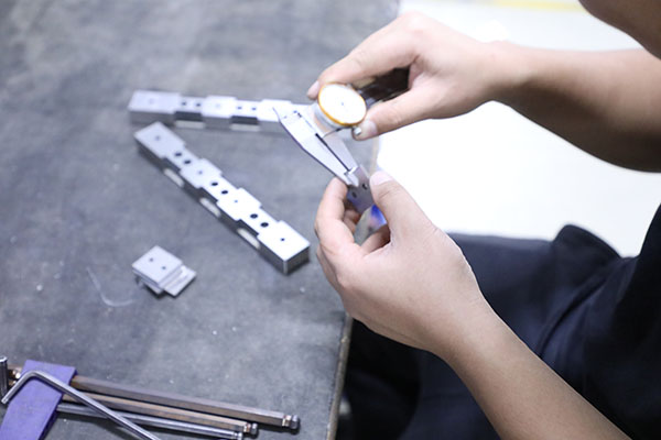 全自動高速點膠機質(zhì)檢