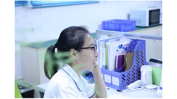 全自動點膠機(jī)