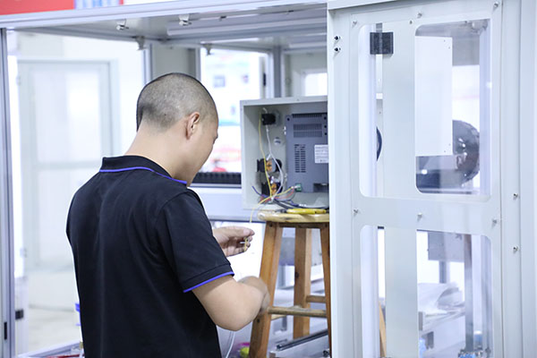 珠海全自動(dòng)點(diǎn)膠機(jī)廠家