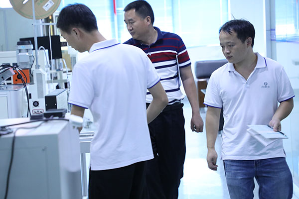 求購全自動點膠機