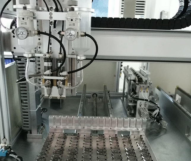 在線式自動(dòng)點(diǎn)膠機(jī)