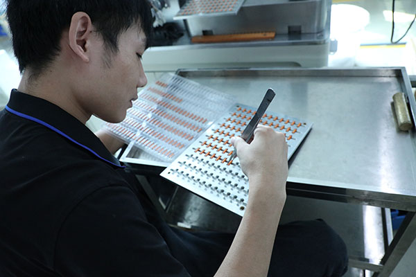 自動點(diǎn)膠機(jī)價(jià)格多少錢