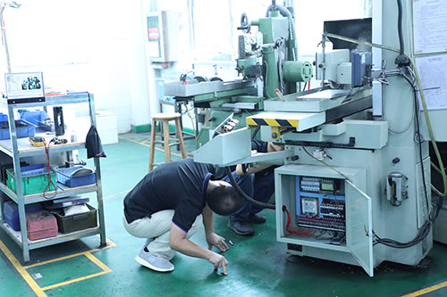 自動(dòng)點(diǎn)膠機(jī)多少錢(qián)