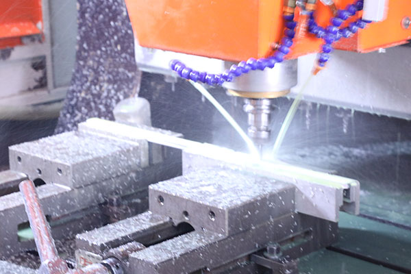 青島自動點膠機(jī)廠家