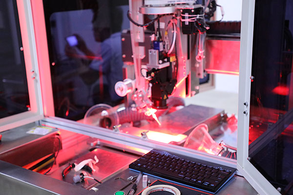 青島自動點膠機(jī)廠家