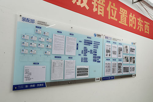 桌面式三軸點(diǎn)膠機(jī)廠家車間