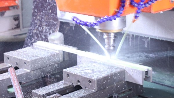 數(shù)據(jù)線全 生產(chǎn)的數(shù)據(jù)線全自動(dòng)點(diǎn)膠機(jī)精度可達(dá)±0.02mm，能達(dá)到您意想不到的精度。如果您對(duì)創(chuàng)精銳電子感興趣，歡迎咨詢(xún)網(wǎng)站在線客服，創(chuàng)精銳電子--你身邊的數(shù)據(jù)線全自動(dòng)點(diǎn)膠機(jī)廠家，全心全意為您服務(wù)！如果您想定制自己產(chǎn)品的方案，加微信13143431491、免費(fèi)獲取個(gè)性化定制方案！自動(dòng)點(diǎn)膠機(jī)