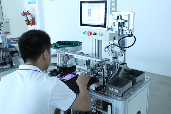 自動點膠機(jī)