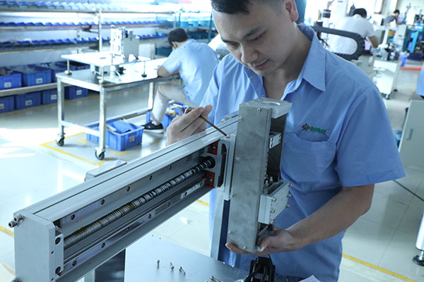 青島點膠機(jī)調(diào)試