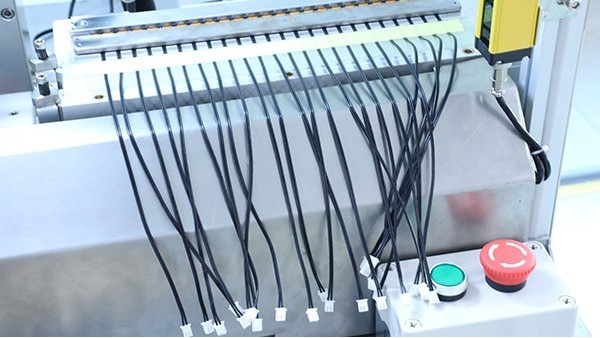 山東自動點(diǎn)膠機(jī)